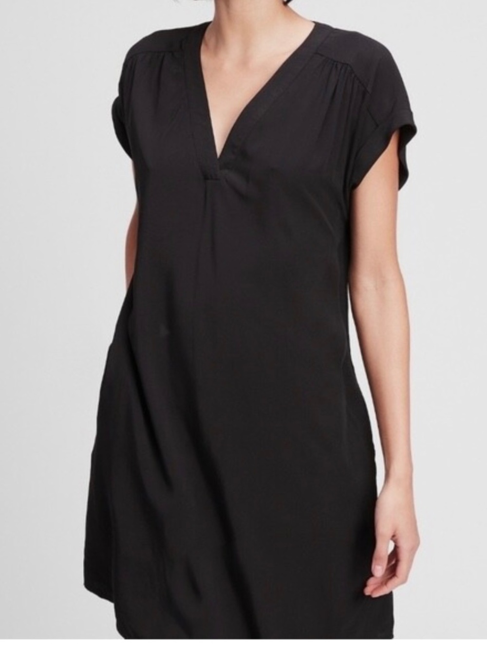 NEW TAGS GAP PETITE BLACK V NECK DRESS RAYON SHORT SLEEVE LOOSE SMALL POCKET $49